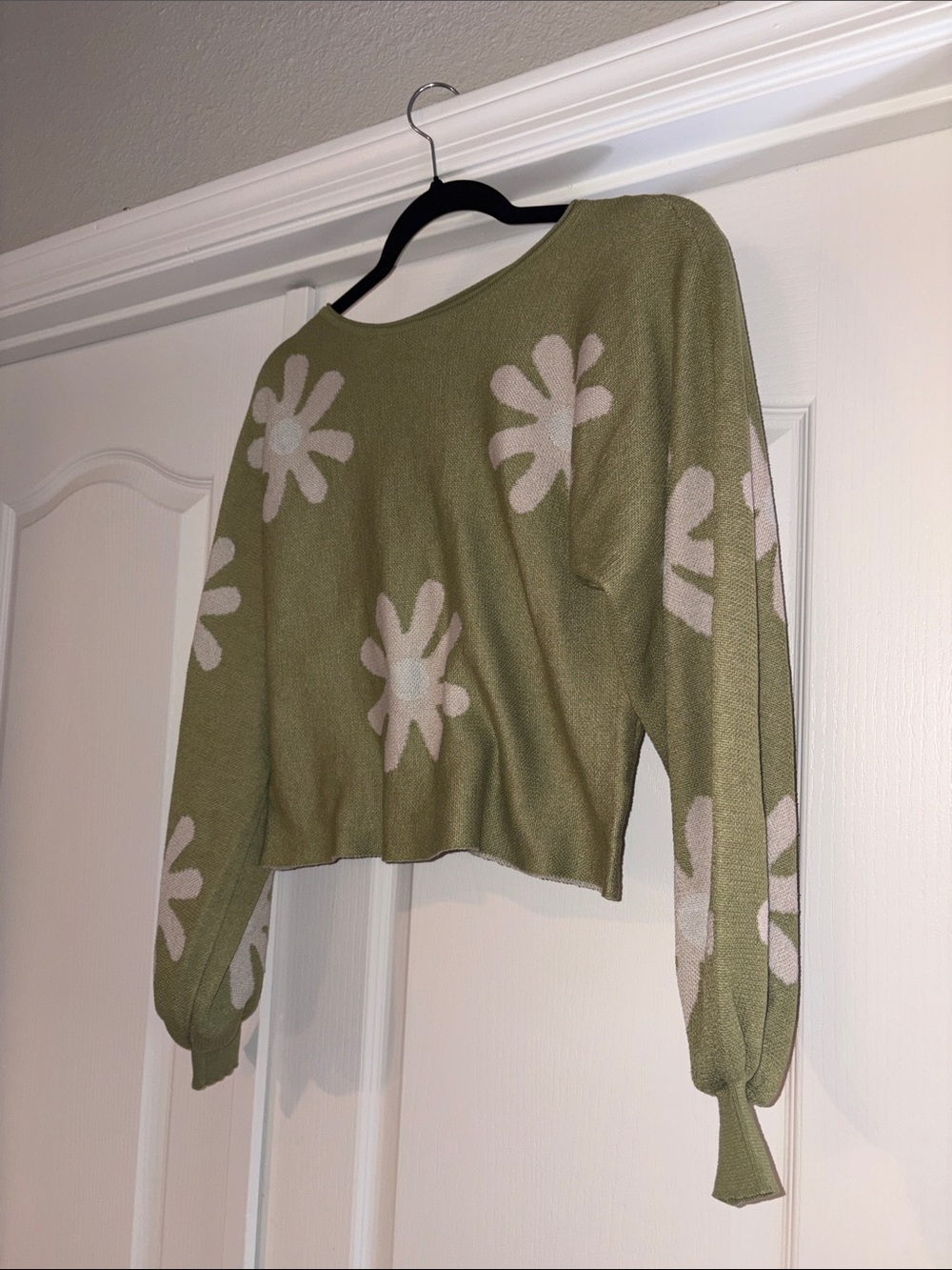 Ekouaer Olive Green Floral Crewneck Sweater size small